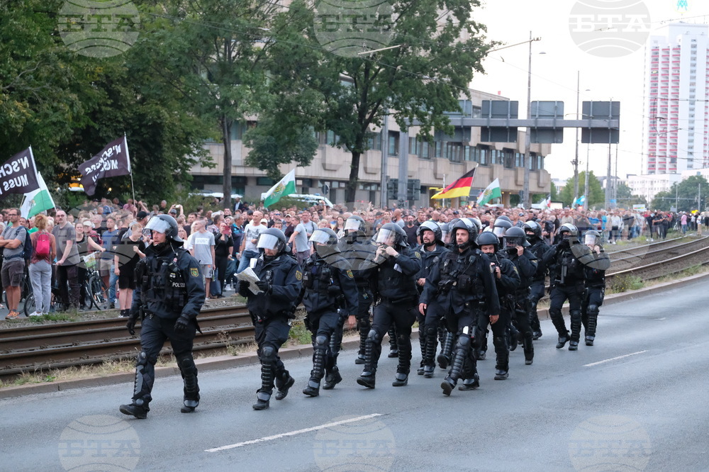 Антиамерикански митинг в Лайпциг прерасна в сблъсъци с полицията, пише в. "Билд"