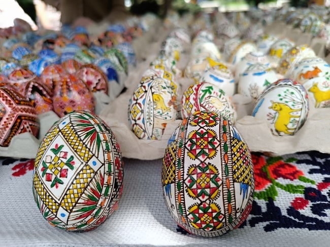 По-скъпи яйца и по-евтино агнешко в Румъния за Великден; на пазара се появиха козунаци за вегани