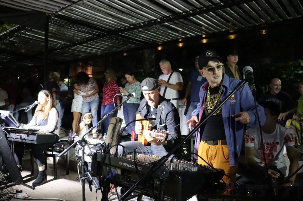 Хасково стартира празничната седмица с Пиано бар под звездите