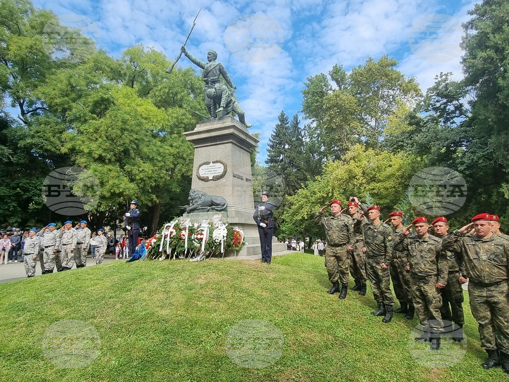 В Плевен с военен ритуал и поднасяне на цветя и венци бе отбелязан Денят на Съединението