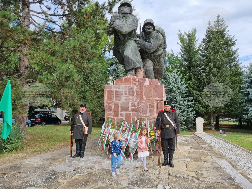 На Войнишкия паметник в Търговище бяха отбелязани 137 години от Съединението на България