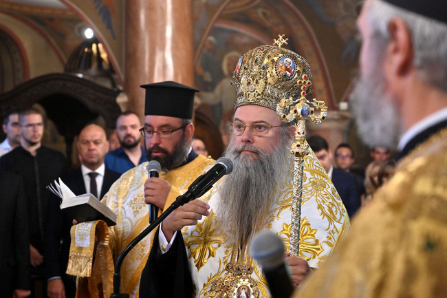Молим се Бог да благослови православния български народ да има достоен предстоятел на родната православна църква, каза пловдивският митрополит Николай