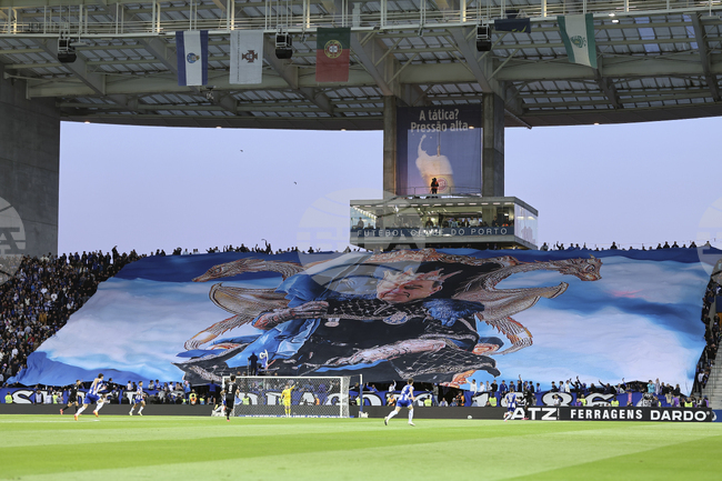 На 87 години почина Пинто да Коща - легендарният президент на португалския футболен отбор Порто