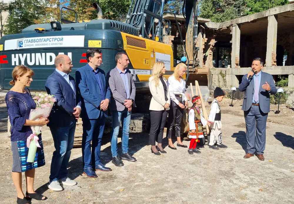 Иван Таков и д-р Делян Георгиев направиха първа копка на нова детска ясла в район "Изгрев"
