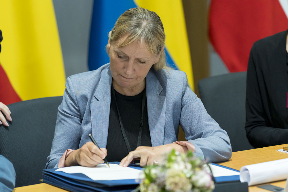 Елена Йончева направи пробив в преговорите в ЕС за реформа в областта на убежището