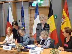 Елена Йончева направи пробив в преговорите в ЕС за реформа в областта на убежището