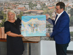 Кметът на Община Хасково Станислав Дечев и Председателят на УС на Дружество „България“ в Комотини Генка Пападопулос подписаха днес меморандум за сътрудничество