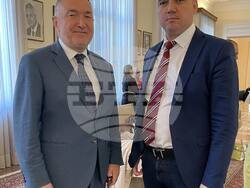 Министър Илин Димитров разговаря с кмета на Карлово Емил Кабаиванов за подкрепа на пострадалите от наводненията