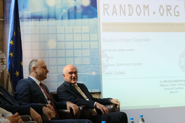 Машини за гласуване - номера - изтегляне 