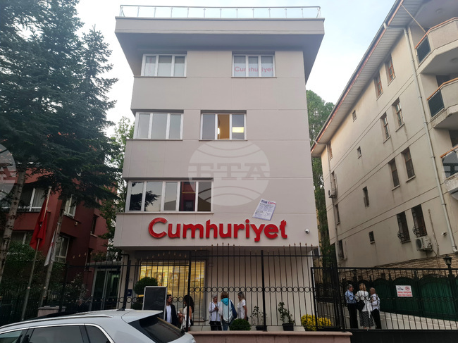"Джумхуриет": Управляващите в Турция планират да използват срещата на НАТО и визитата на Тръмп, за да легитимират властта си