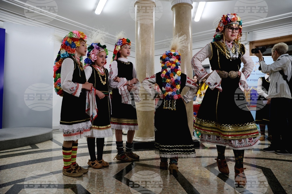 Министерство на образованието и науката - благотворителен великденски базар