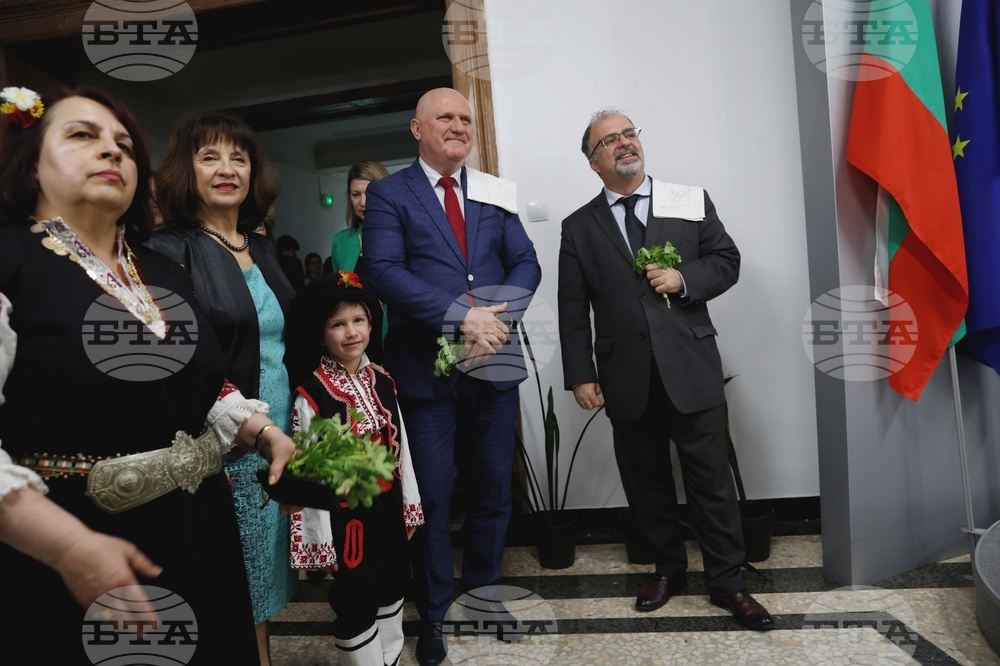 Министерство на образованието и науката - благотворителен великденски базар