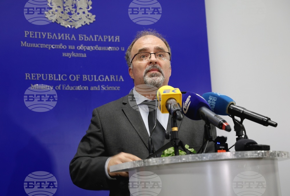 Министерство на образованието и науката - благотворителен великденски базар - Найден Тодоров