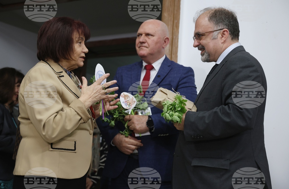 Министерство на образованието и науката - благотворителен великденски базар