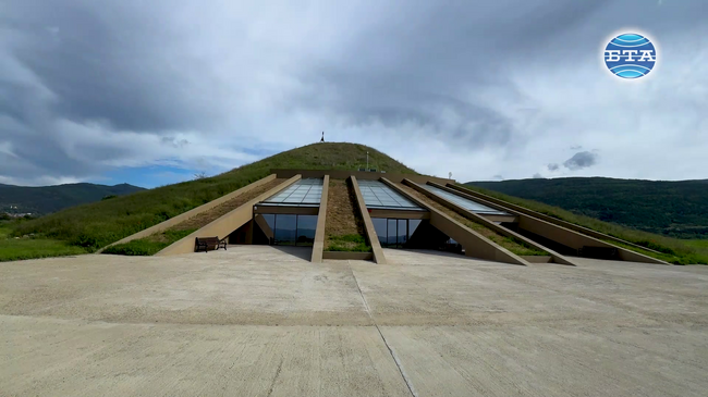 Тракийската гробница Оструша край Казанлък официално отвори врати за посетители