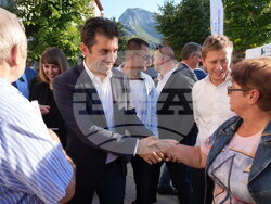 Представители на "Продължаваме промяната", сред които доскорошният министър на образованието - академик Николай Денков, посетиха Враца. 