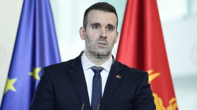 Премиерът на Черна гора Милойко Спаич обяви затягане на визовия режим за руските граждани в близко бъдеще