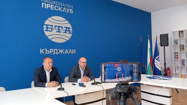 Пресконференция на Радан Кънев и Радослав Милев в Кърджали