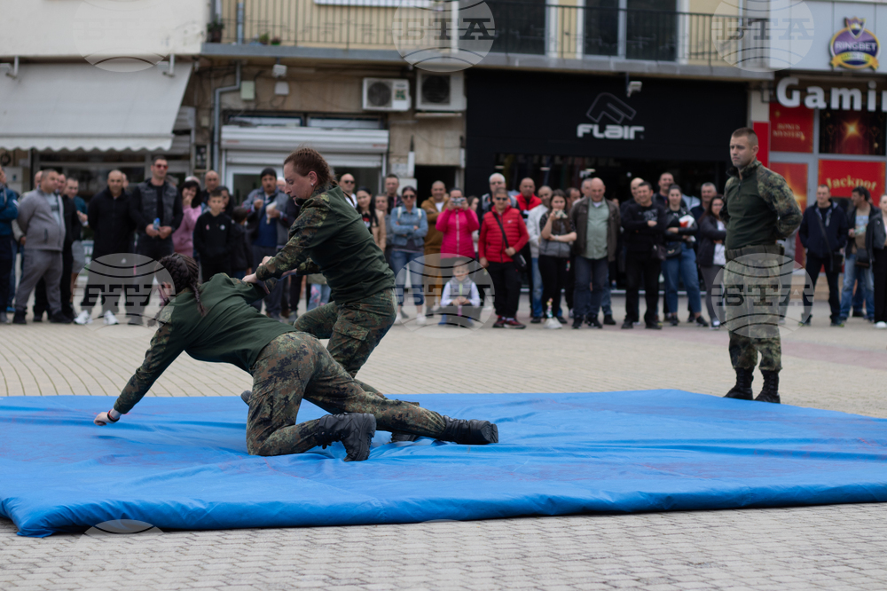 Казанлък - празник - военни