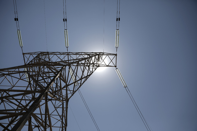 Бизнесът ще плаща с 6 на сто по-скъпа електроенергия утре в сравнение с днес, сочат данните на БНЕБ 