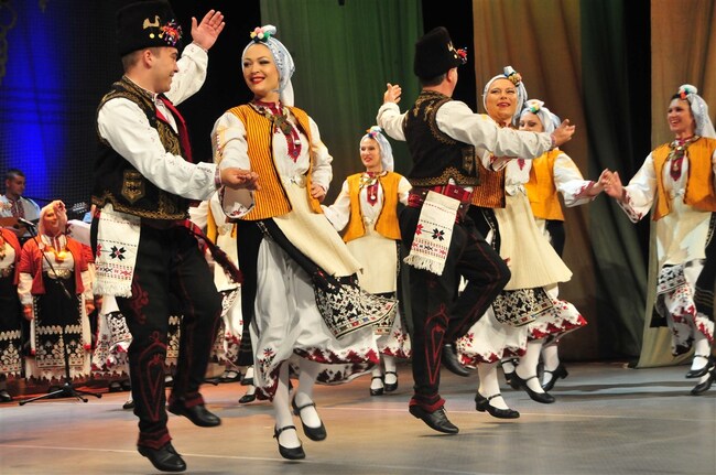 Красив и зрелищен концерт на Капанския ансамбъл на прегледа професионалните фолклорни състави в Пазарджик