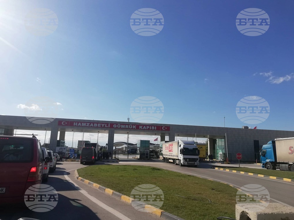 Двама мигранти с облекла от алуминиево фолио са заловени от турските власти в камион на ГКПП Хамзабейли/Лесово