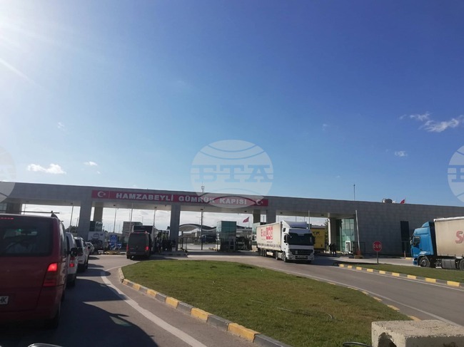 Интензивен е трафикът на изход за товарни автомобили на граничния пункт „Лесово“