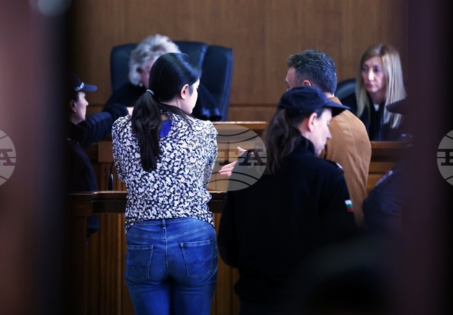 Съдът не уважи искането за постоянен арест на обвиняемата за убийството на Пейо Пеев Габриела Славова, бяха изслушани вещи лица