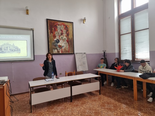 Профилираната гимназия с преподаване на чужди езици „Екзарх Йосиф“ в Разград почете патрона си с час за историята на училището