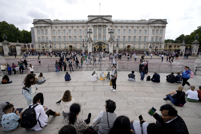 Германските ученици, които пътуват на училищни екскурзии до Великобритания, вече няма да се нуждаят от визи