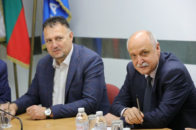 Цанко Бачийски: Преходът от руското ядрено гориво към американското на "Уестингхаус" на пети блок на АЕЦ "Козлодуй" ще започне през май и ще продължи 4 г.