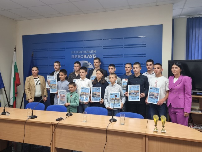 Представяне и награждаване на състезатели от КК "Спартак 14" в Плевен, медалисти от Европейското първенство по шотокан карате - до