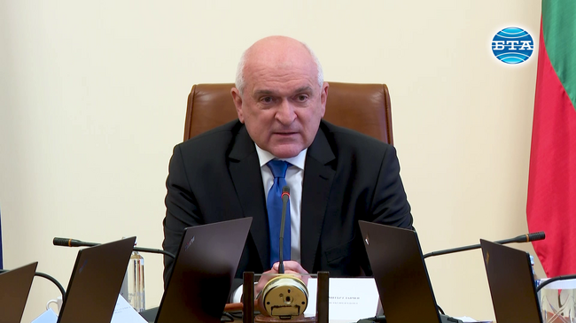 Служебното правителство няма да влиза в никакви политически страсти, а ще си върши работата спокойно, каза Димитър Главчев