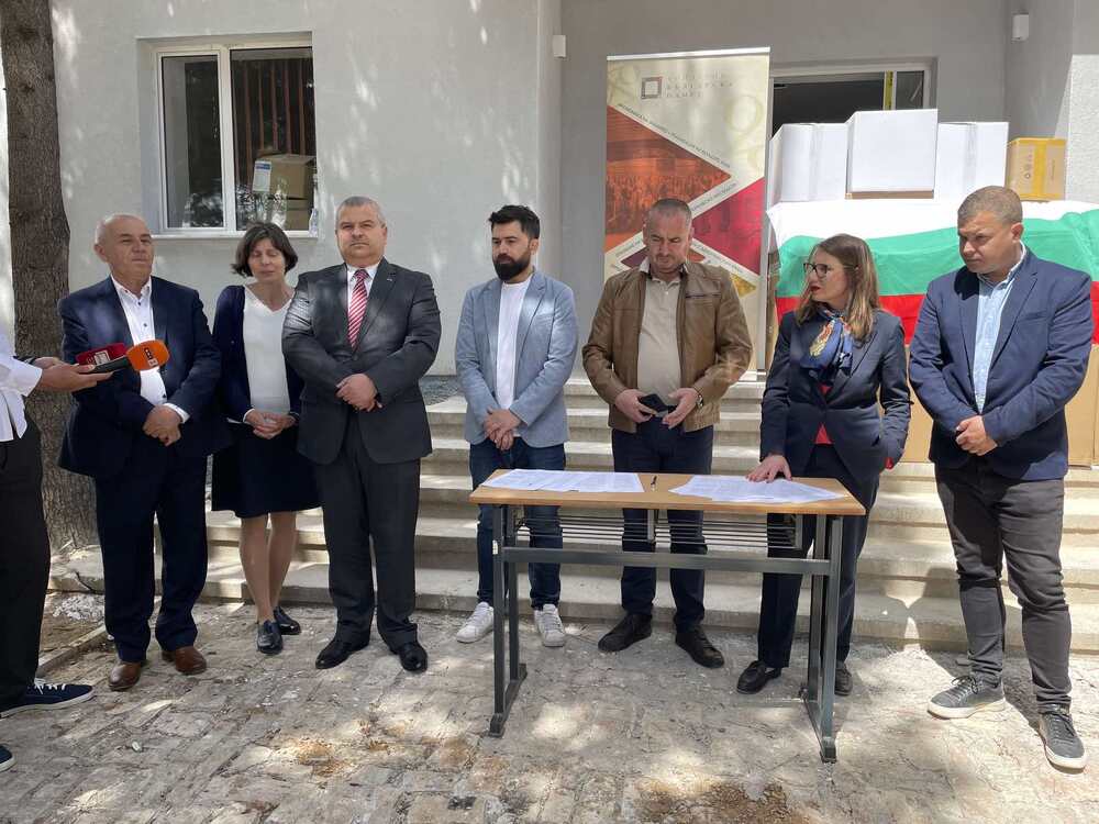 Фондация Българска Памет с поредно мащабно дарение за Мала Преспа,Албания - финансираха обзавеждането на новата община в Пустец