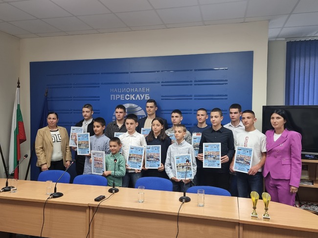 Медалисти от Европейското първенство по шотокан карате-до от Плевен получиха специални награди от своя клуб и от спортното училище в града