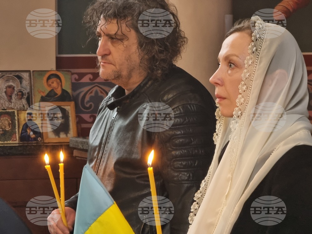 Над 50 души се събраха в Ямбол на молебен за мир и спиране на кръвопролитията в Украйна