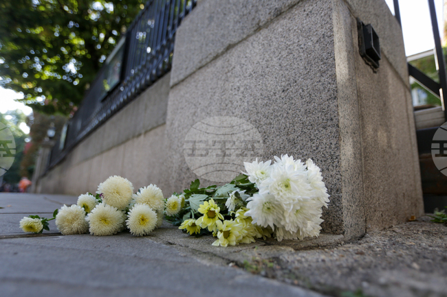 Посолство на Великобритания - кралица Елизабет Втора - траур