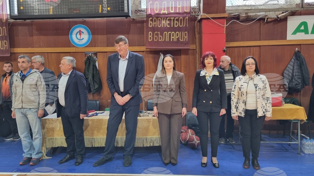 Министър Георги Глушков откри финалния етап на Ученическите игри по баскетбол за девойки в Търговище