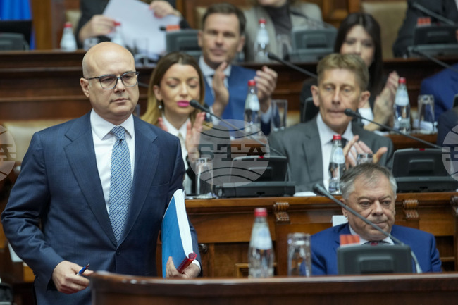 Сръбският премиер Милош Вучевич подаде оставка