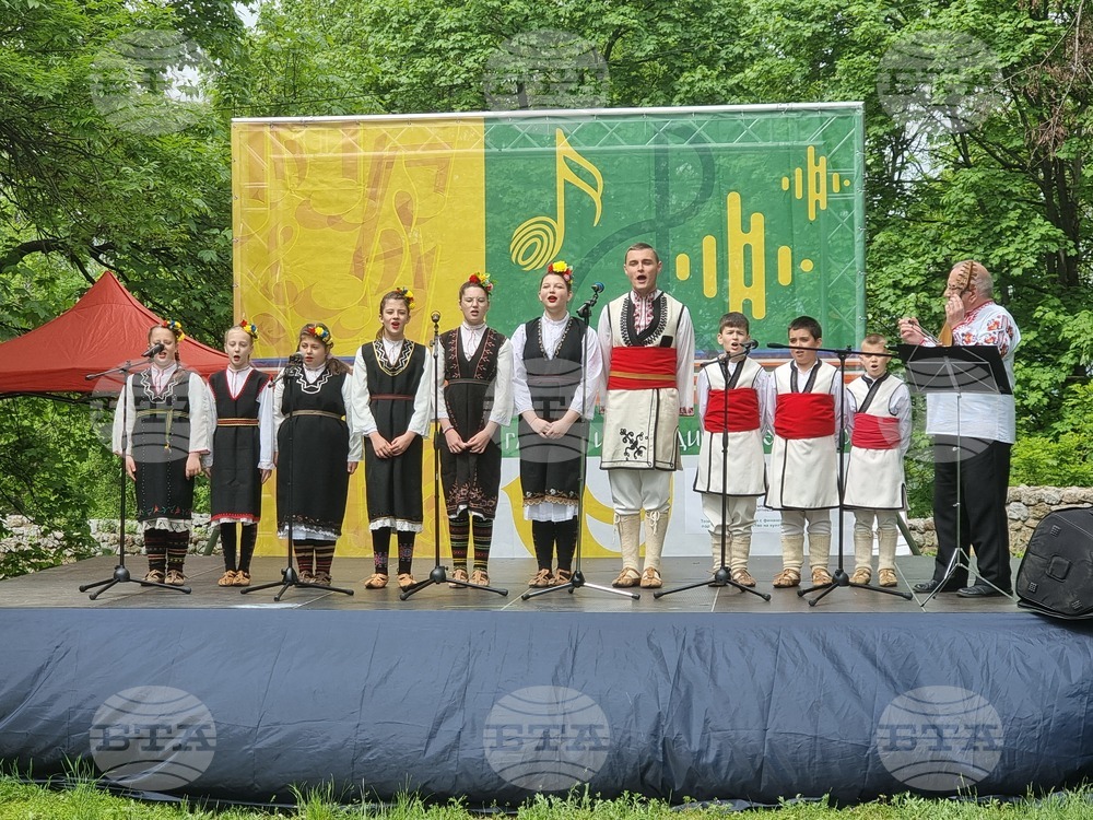 Над сто участници участват в конкурса за традиционно песенно и музикално творчество „Гласове и мелодии от Пернишко”