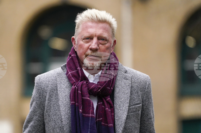 Трикратният шампион от "Уимбълдън" Борис Бекер засега няма да поеме официална функция в германската федерация по тенис