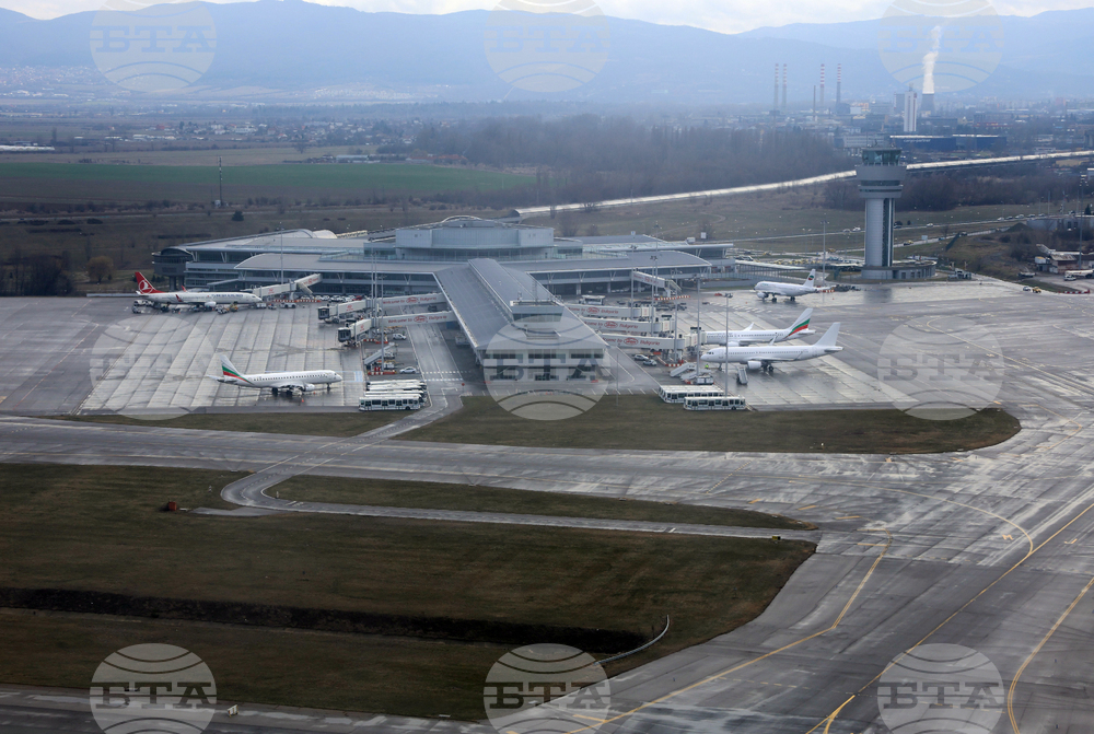 Президентът Румен Радев наименува с указ летище София с името "Васил Левски" 