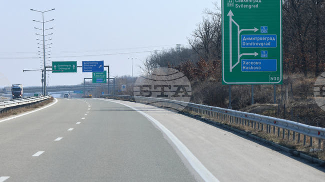 Мъж загина, а други двама са ранени при катастрофа на магистрала "Марица"