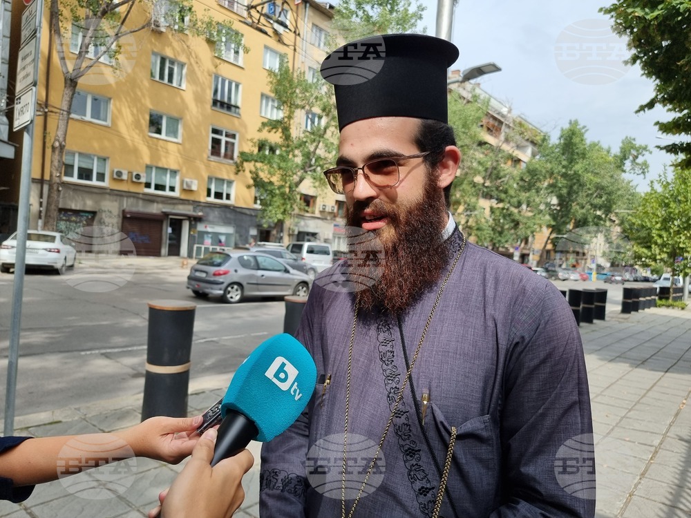 Резиденция на британския посланик - кралица Елизабет Втора - траур