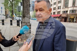Резиденция на британския посланик - кралица Елизабет Втора - траур