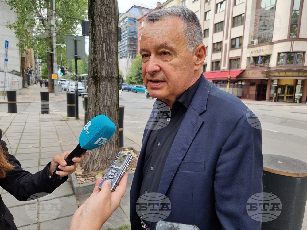 Резиденция на британския посланик - кралица Елизабет Втора - траур