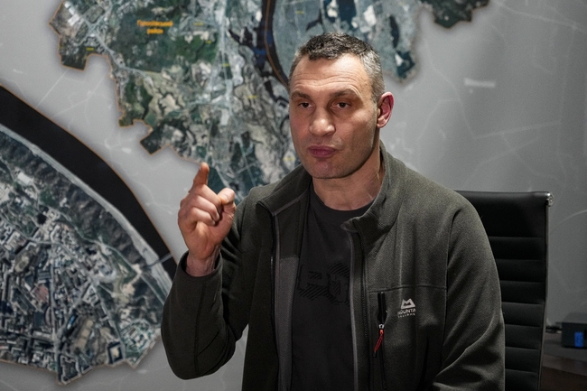 Кметът на Киев каза, че един човек е загинал при ракетни атаки срещу града, а няколко души са били ранени