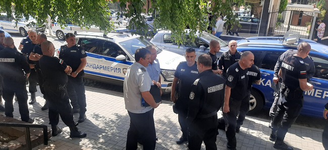Жандармерия подсилва денонощната охрана на най-сериозно засегнатите от наводнението карловски села