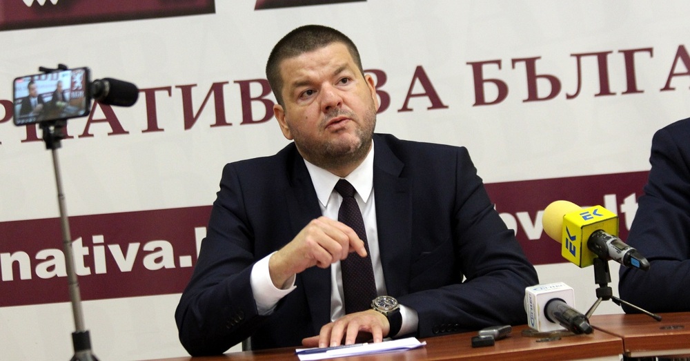 Народният представител на АБВ в ПГ „БСП за България“ Владимир Маринов настоява за среща с Кирил Петков за самодейни решения и поведение на министри от кабинета