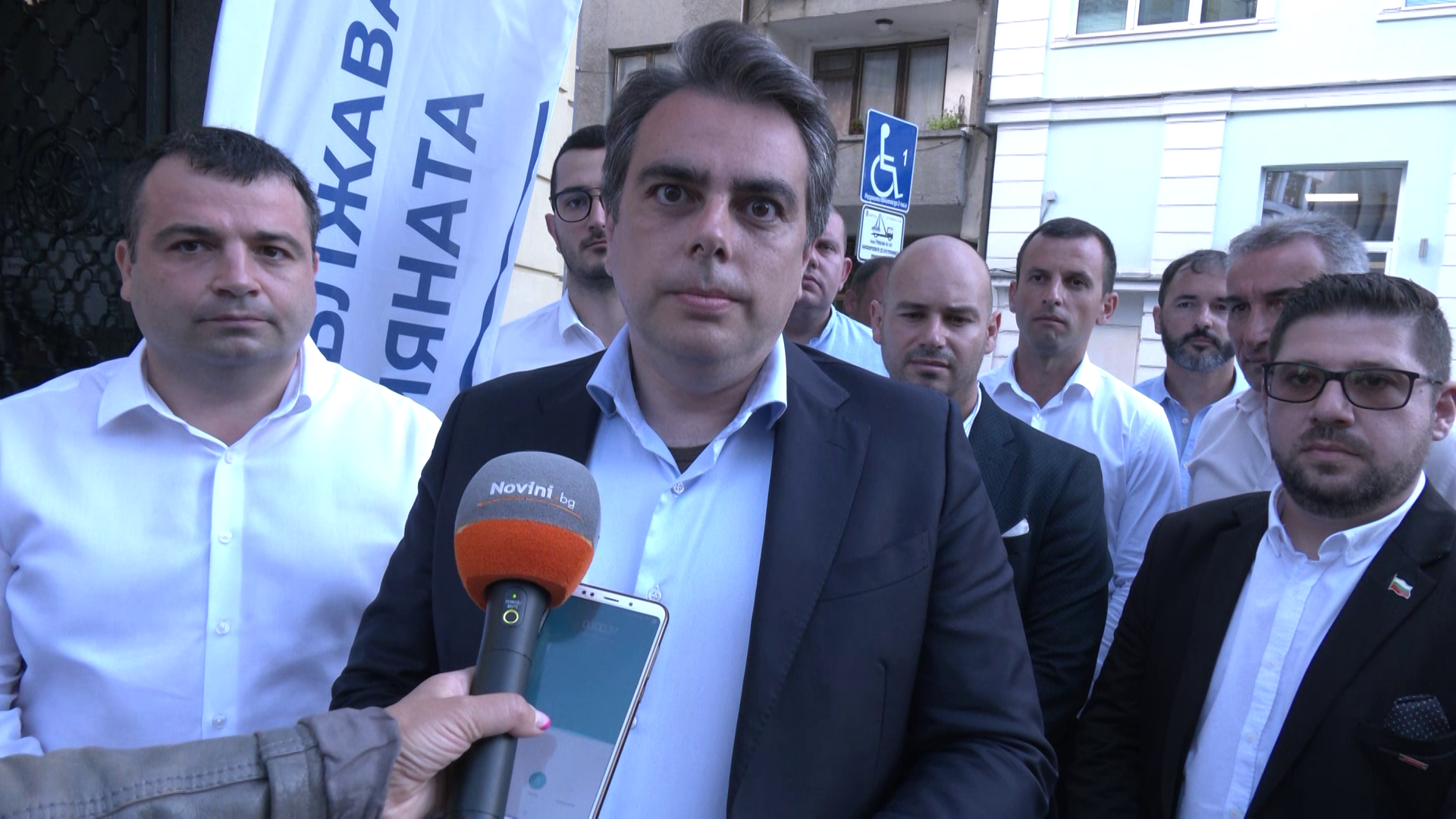 Асен Василев: Единият танкер, който  договорихме, позволява цената на газа  за юни да е по-ниска. Защо се отказахме  от другите шест?